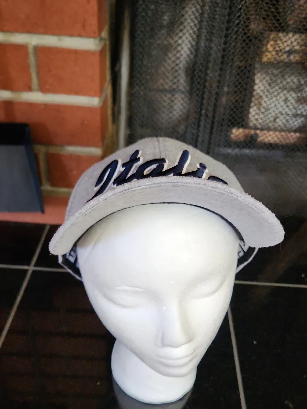 Essential Caps Italia Hat - Picture 2 of 7